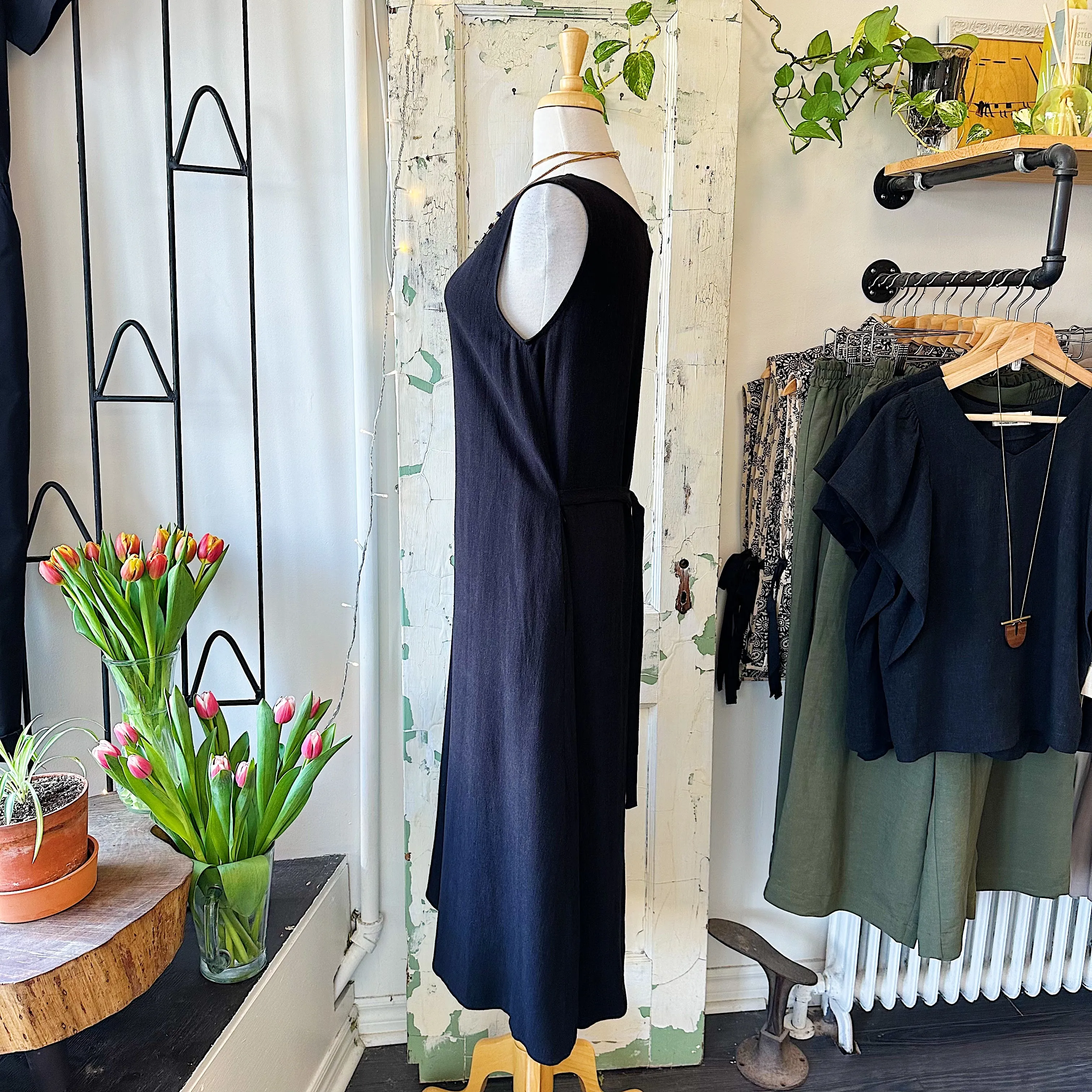 Amanda Moss //  Sheshe Dress Black