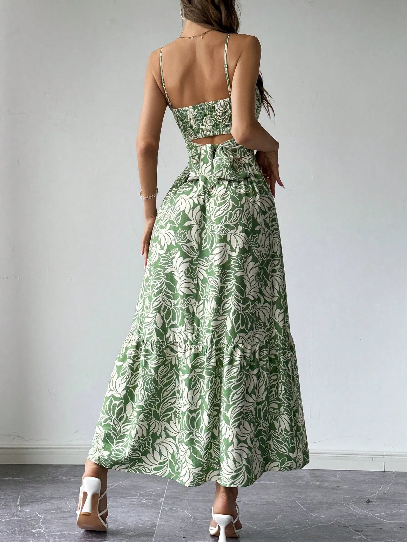 SHEIN Privé Women's Holiday Green Plant Print Chest Pleated Design Spaghetti Straps Long Dress, Women's Elegant Green Long Dress. Suitable For Beach Women Clothing. Bohemian Style